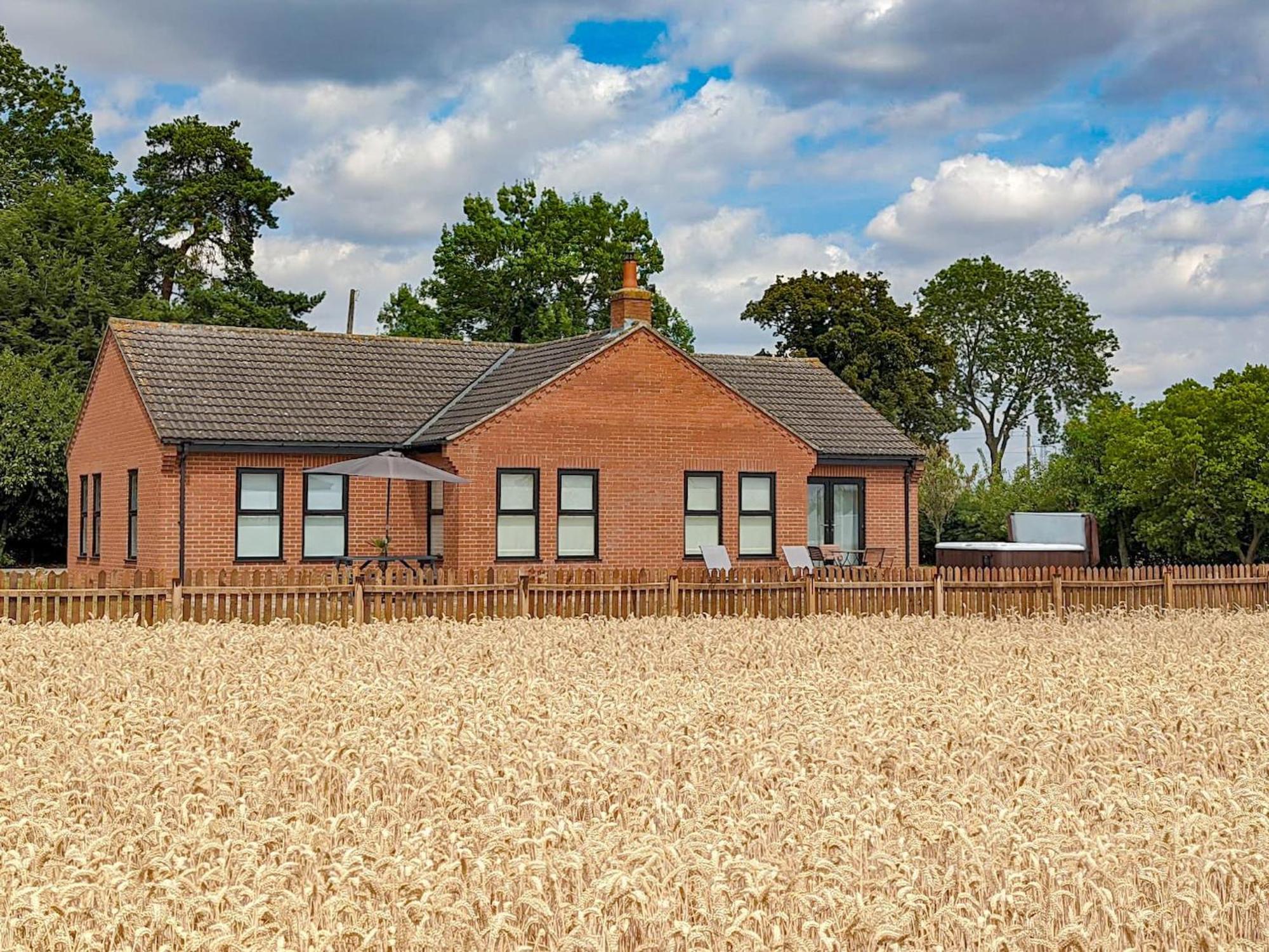 Highgrove Villa Gissing Екстериор снимка